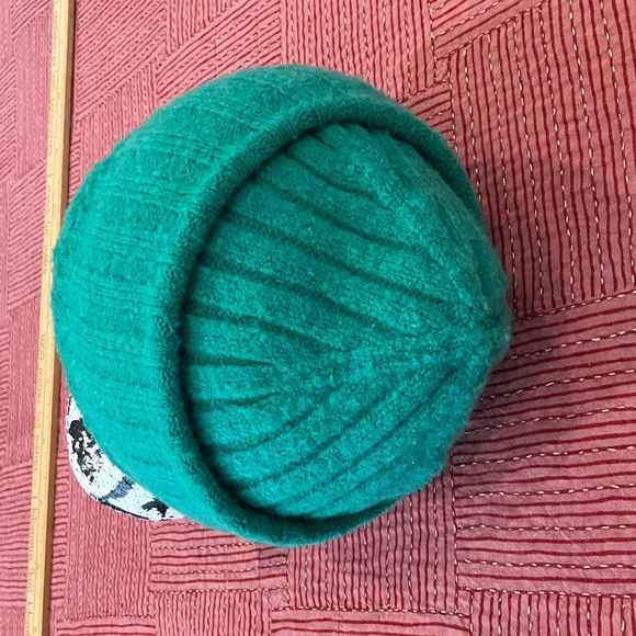 Anthropologie (Maeve) Green Knit hat - Uber soft - Picture 4 of 16